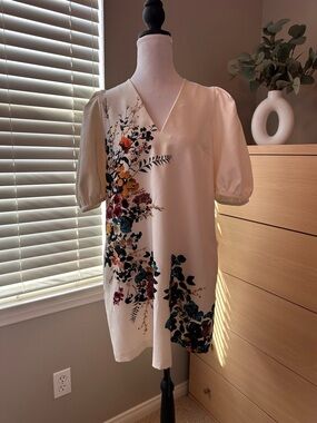 Women's Cream Floral V-Neck Puff Sleeve Dress